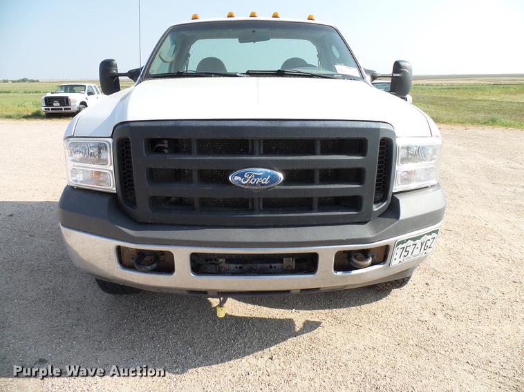 image for item DD8370 2007 Ford F350 Super Duty truck cab and chassis