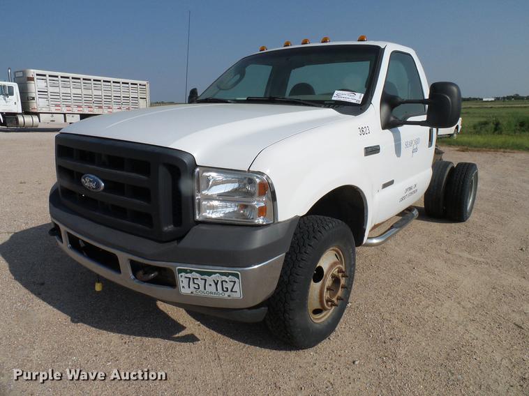 image for item DD8370 2007 Ford F350 Super Duty truck cab and chassis