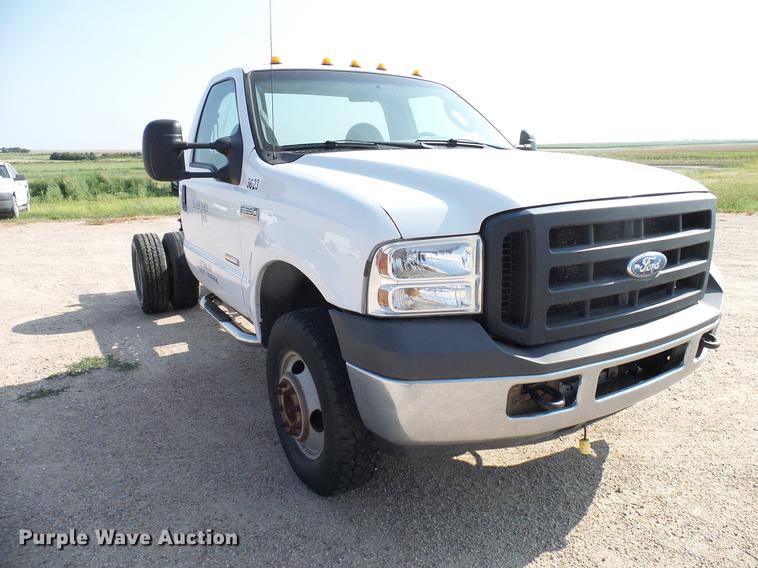 image for item DD8370 2007 Ford F350 Super Duty truck cab and chassis