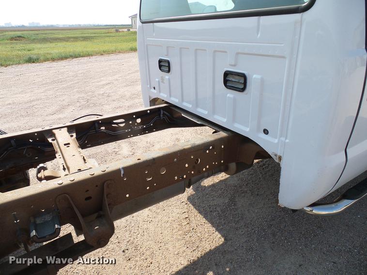 image for item DD8370 2007 Ford F350 Super Duty truck cab and chassis