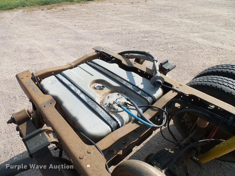 image for item DD8370 2007 Ford F350 Super Duty truck cab and chassis