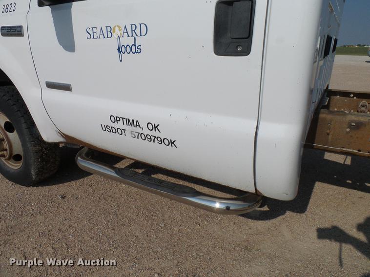 image for item DD8370 2007 Ford F350 Super Duty truck cab and chassis