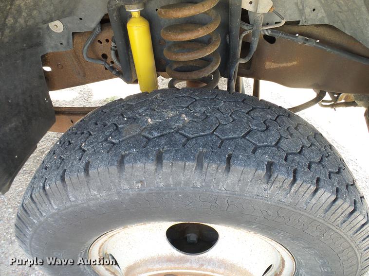 image for item DD8370 2007 Ford F350 Super Duty truck cab and chassis