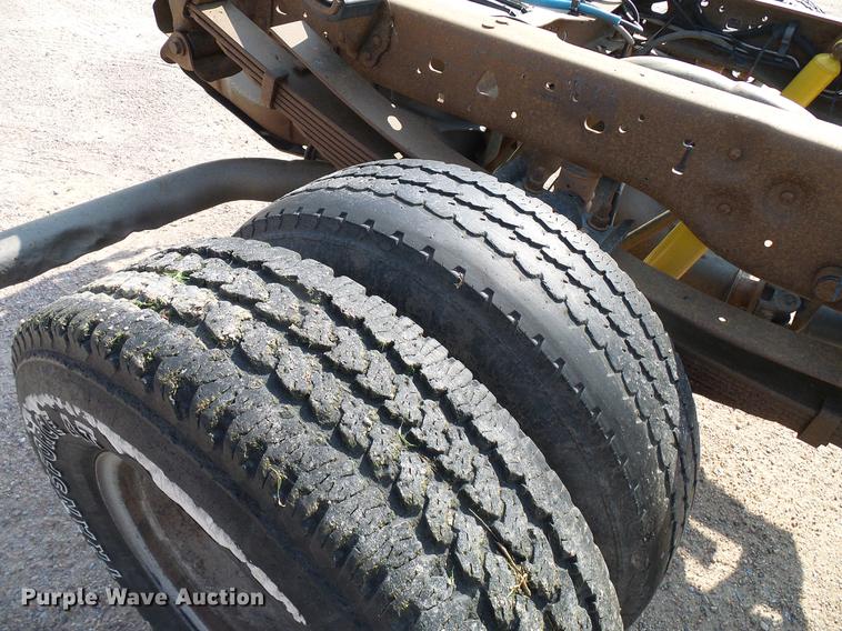 image for item DD8370 2007 Ford F350 Super Duty truck cab and chassis