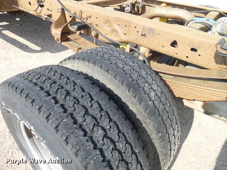 image for item DD8370 2007 Ford F350 Super Duty truck cab and chassis