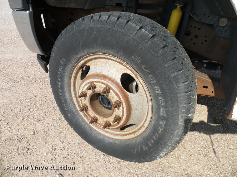 image for item DD8370 2007 Ford F350 Super Duty truck cab and chassis