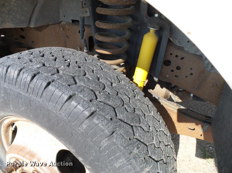 image for item DD8370 2007 Ford F350 Super Duty truck cab and chassis