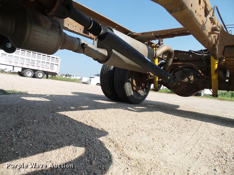 image for item DD8370 2007 Ford F350 Super Duty truck cab and chassis