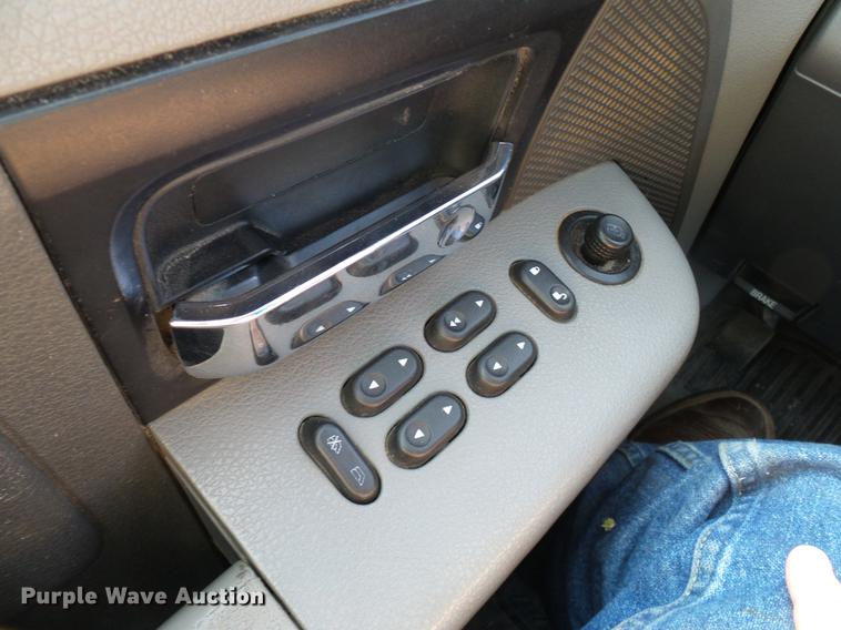 image for item DD8371 2005 Ford F150 SuperCab pickup truck