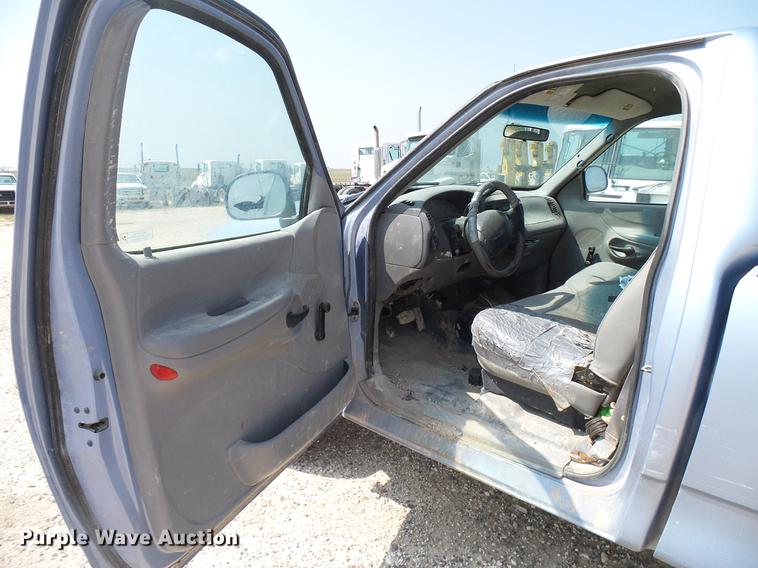 image for item DD8386 1998 Ford F150 pickup truck