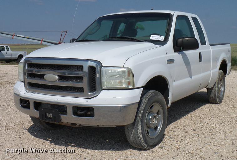 image for item DD8389 2005 Ford F250 Super Duty SuperCab pickup truck