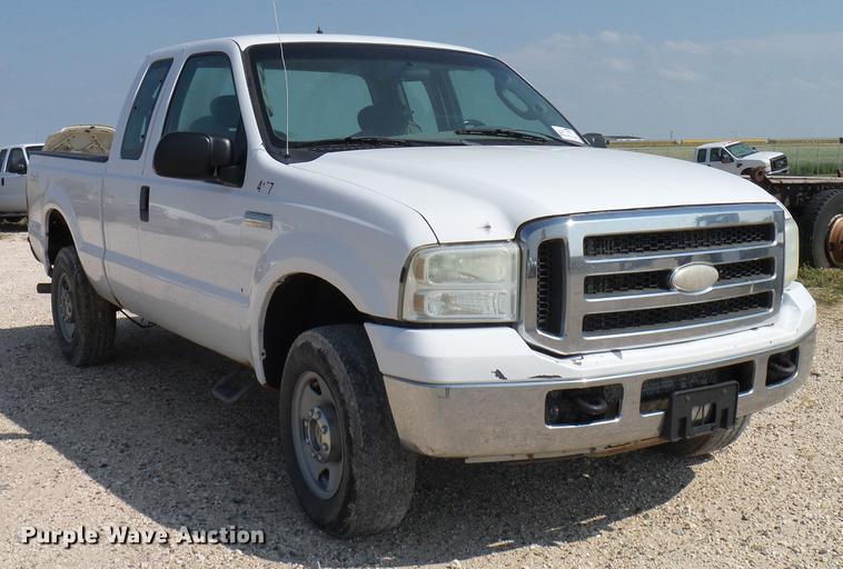 image for item DD8389 2005 Ford F250 Super Duty SuperCab pickup truck
