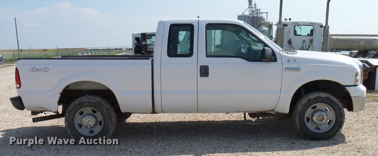 image for item DD8389 2005 Ford F250 Super Duty SuperCab pickup truck