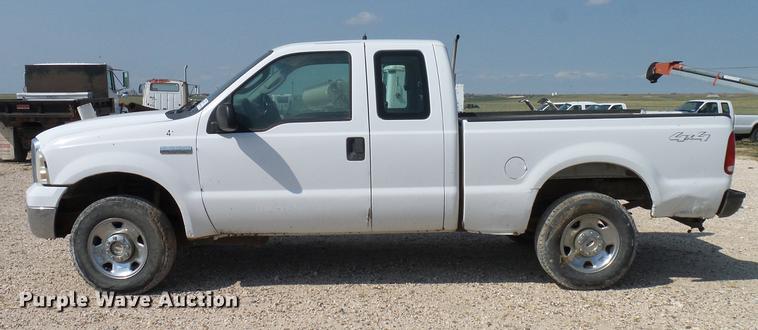 image for item DD8389 2005 Ford F250 Super Duty SuperCab pickup truck