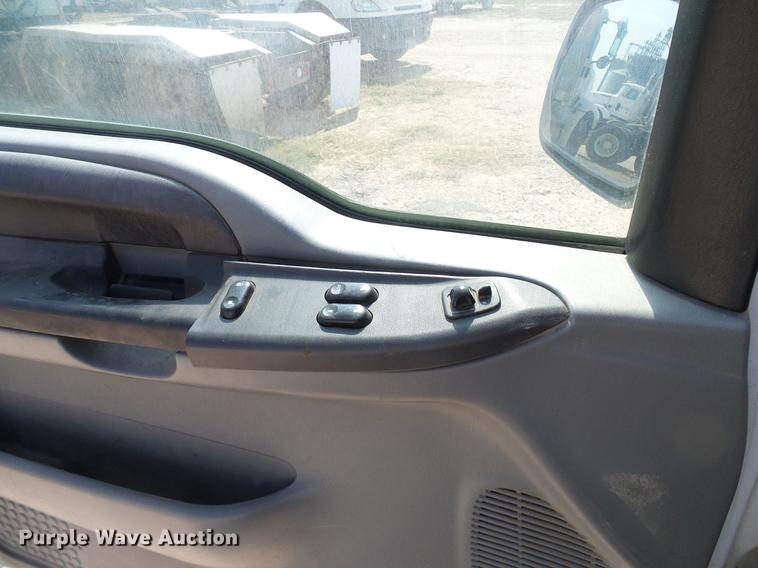 image for item DD8389 2005 Ford F250 Super Duty SuperCab pickup truck