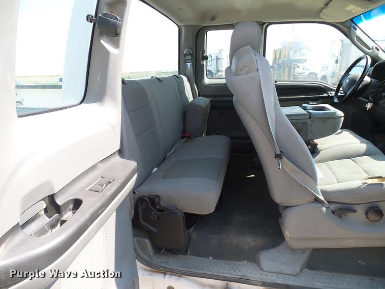 image for item DD8389 2005 Ford F250 Super Duty SuperCab pickup truck