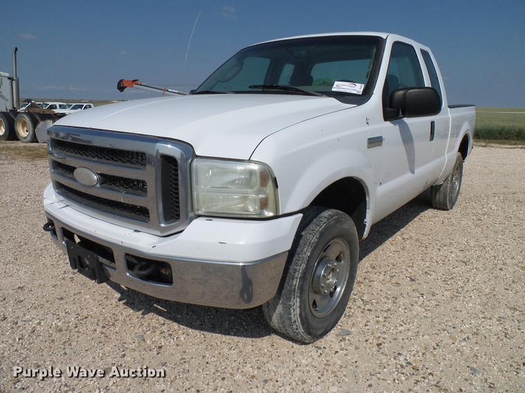 image for item DD8389 2005 Ford F250 Super Duty SuperCab pickup truck