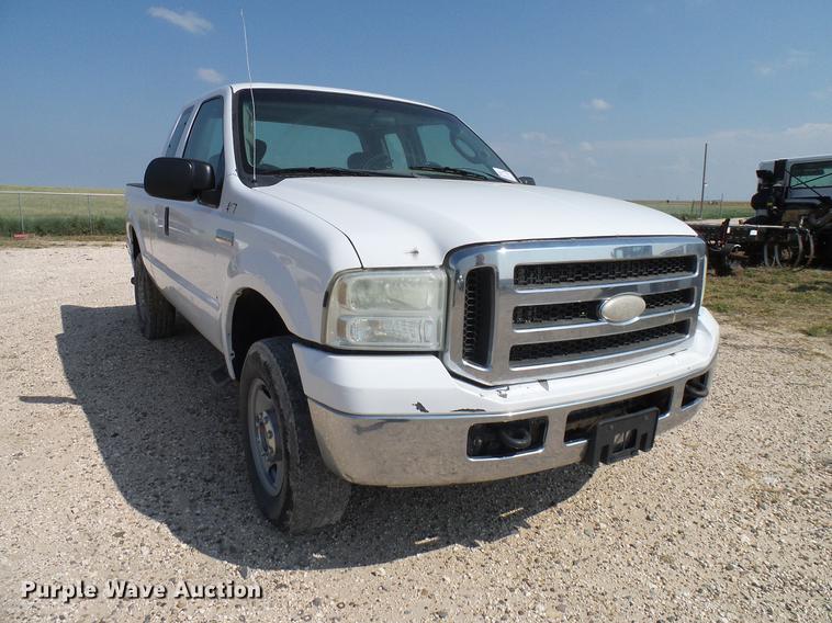 image for item DD8389 2005 Ford F250 Super Duty SuperCab pickup truck