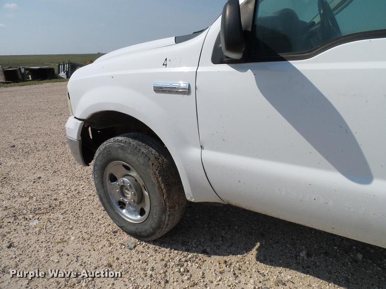 image for item DD8389 2005 Ford F250 Super Duty SuperCab pickup truck