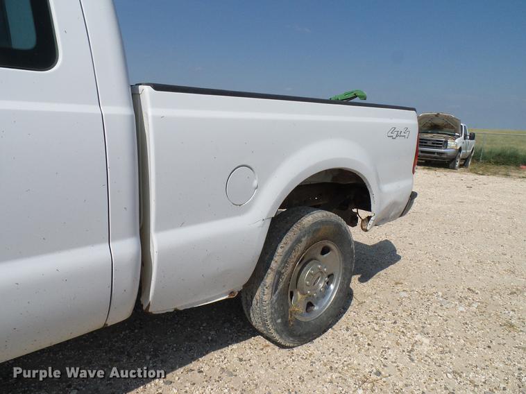 image for item DD8389 2005 Ford F250 Super Duty SuperCab pickup truck
