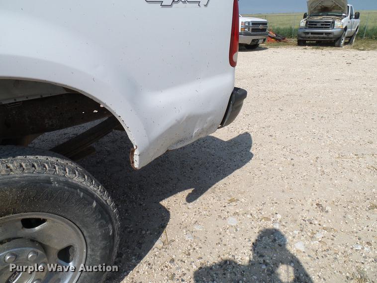 image for item DD8389 2005 Ford F250 Super Duty SuperCab pickup truck