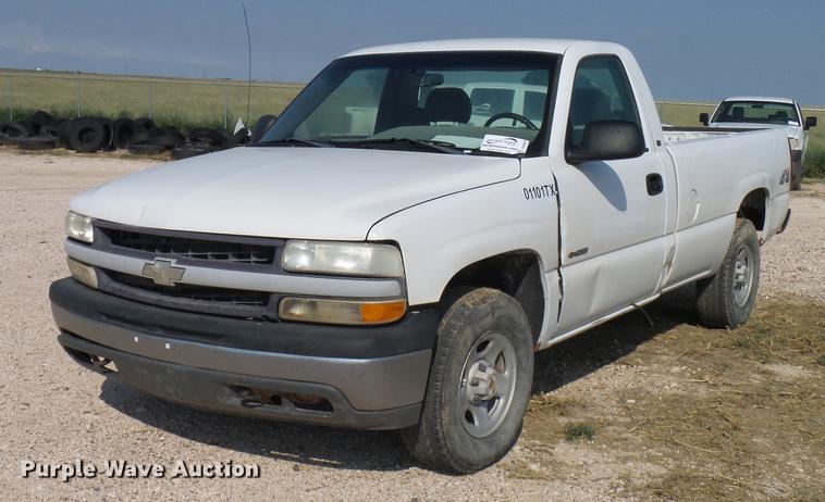 image for item DD8393 2001 Chevrolet Silverado 1500 pickup truck
