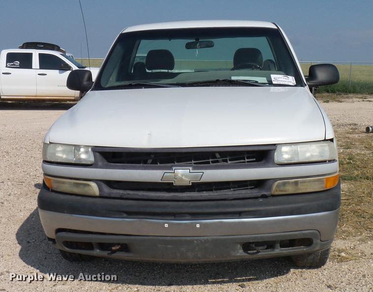 image for item DD8393 2001 Chevrolet Silverado 1500 pickup truck