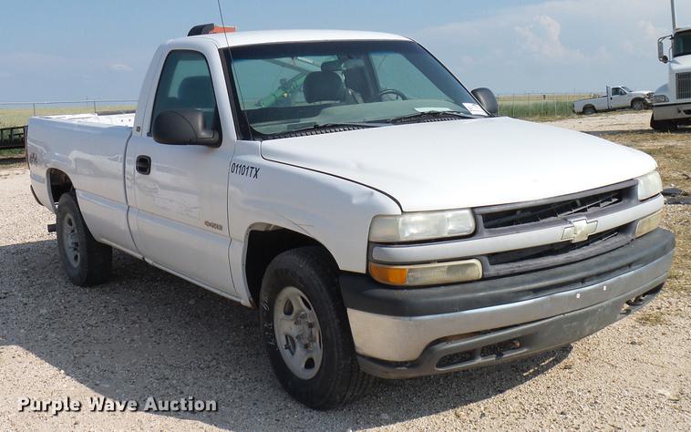 image for item DD8393 2001 Chevrolet Silverado 1500 pickup truck