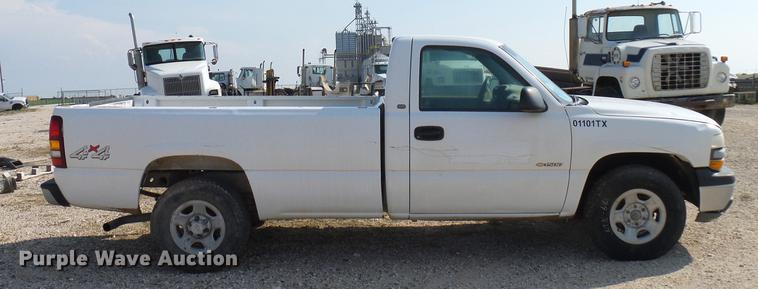 image for item DD8393 2001 Chevrolet Silverado 1500 pickup truck