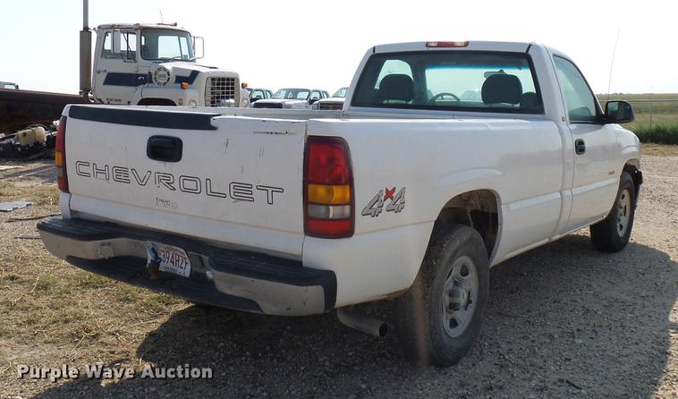 image for item DD8393 2001 Chevrolet Silverado 1500 pickup truck
