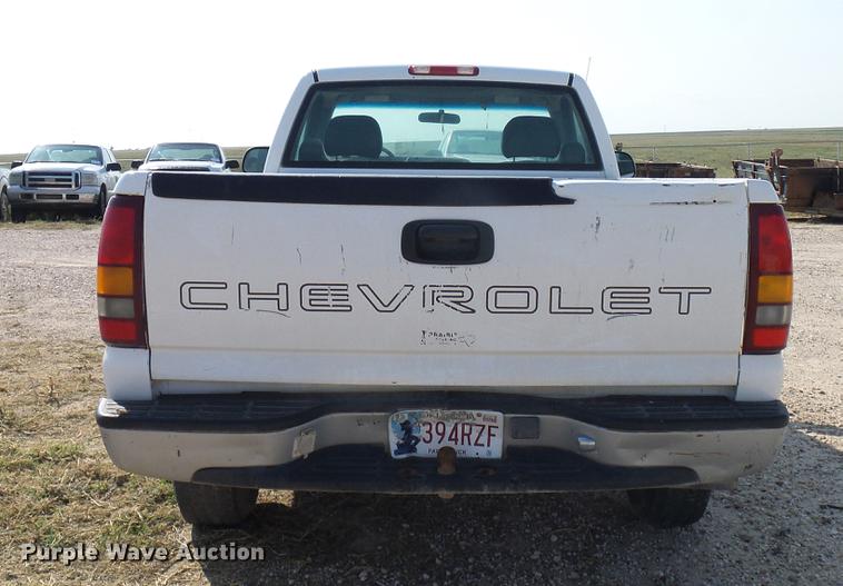 image for item DD8393 2001 Chevrolet Silverado 1500 pickup truck