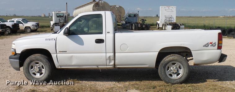 image for item DD8393 2001 Chevrolet Silverado 1500 pickup truck