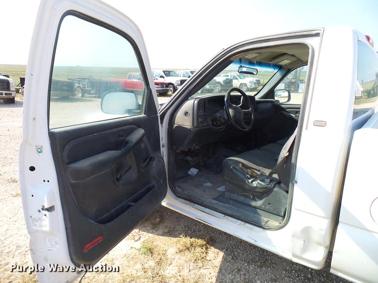 image for item DD8393 2001 Chevrolet Silverado 1500 pickup truck