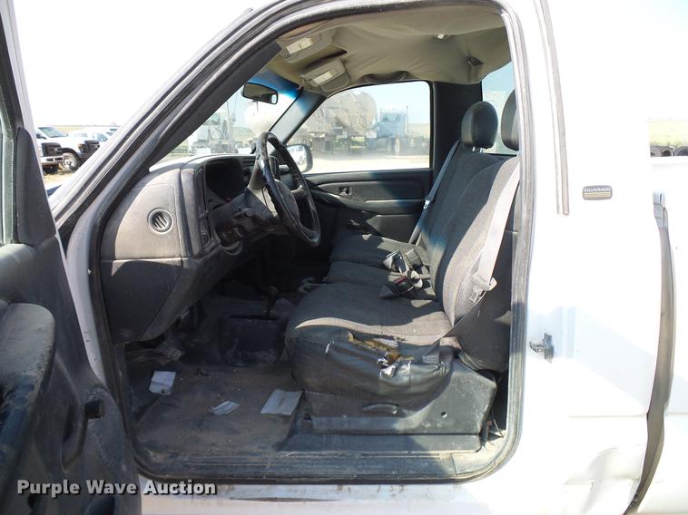 image for item DD8393 2001 Chevrolet Silverado 1500 pickup truck