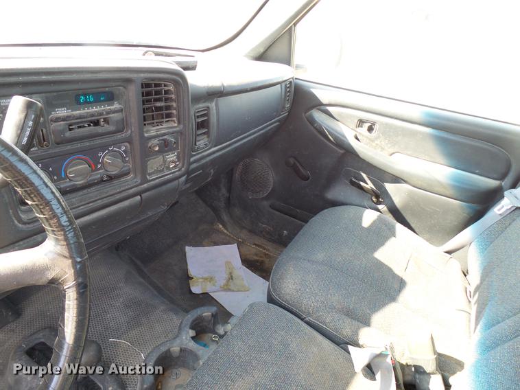 image for item DD8393 2001 Chevrolet Silverado 1500 pickup truck