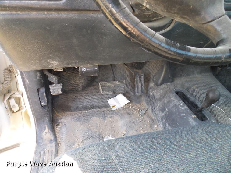 image for item DD8393 2001 Chevrolet Silverado 1500 pickup truck