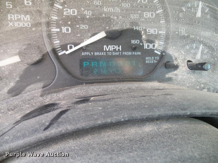 image for item DD8393 2001 Chevrolet Silverado 1500 pickup truck