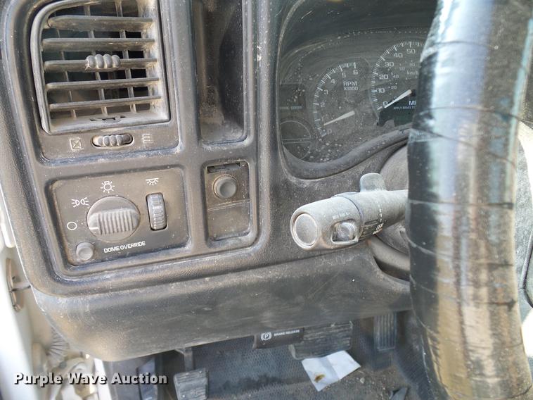 image for item DD8393 2001 Chevrolet Silverado 1500 pickup truck