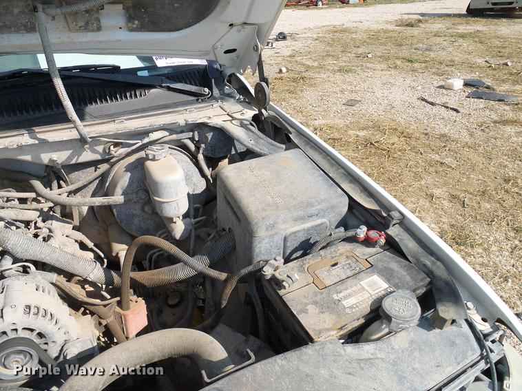 image for item DD8393 2001 Chevrolet Silverado 1500 pickup truck