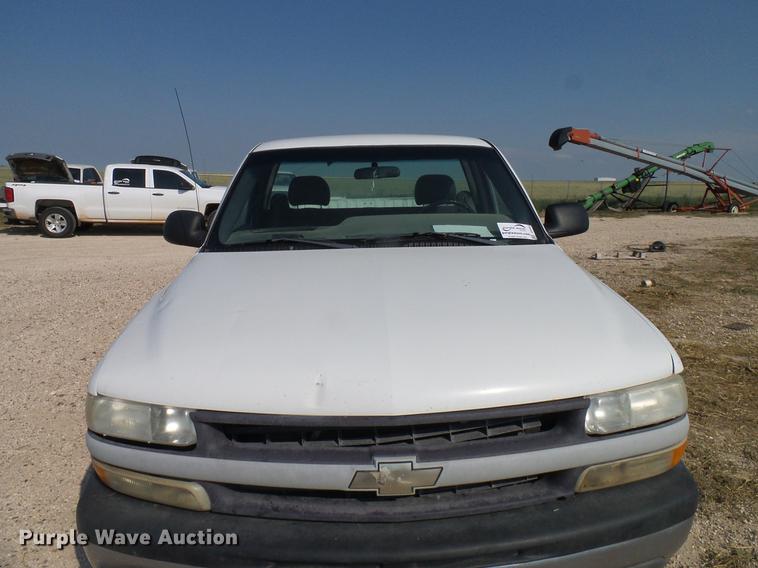 image for item DD8393 2001 Chevrolet Silverado 1500 pickup truck