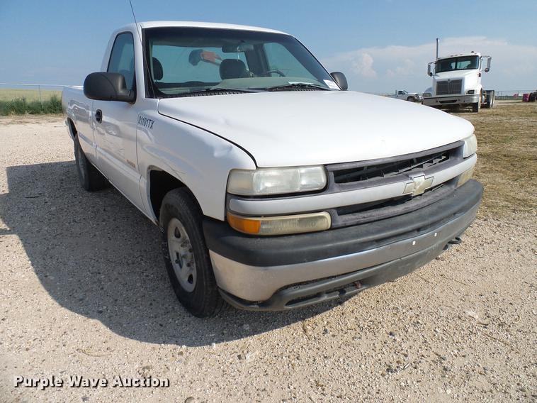 image for item DD8393 2001 Chevrolet Silverado 1500 pickup truck