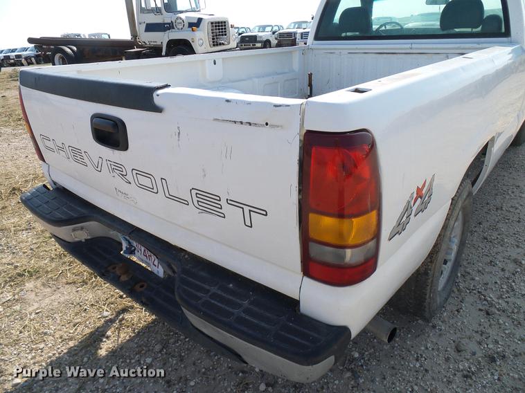 image for item DD8393 2001 Chevrolet Silverado 1500 pickup truck
