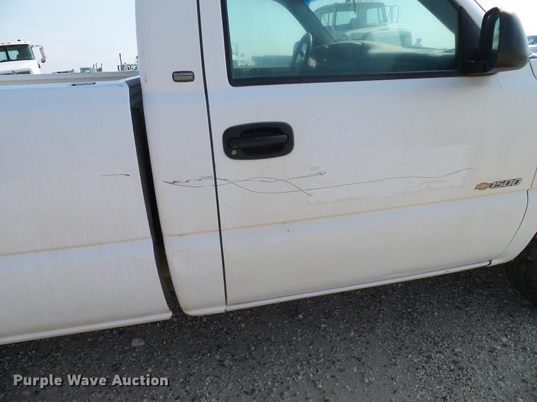 image for item DD8393 2001 Chevrolet Silverado 1500 pickup truck