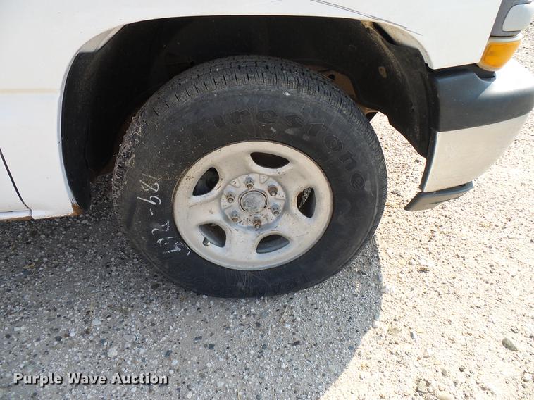 image for item DD8393 2001 Chevrolet Silverado 1500 pickup truck