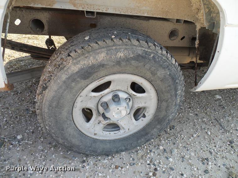 image for item DD8393 2001 Chevrolet Silverado 1500 pickup truck