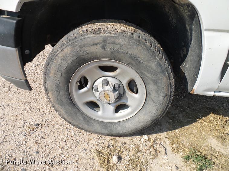 image for item DD8393 2001 Chevrolet Silverado 1500 pickup truck