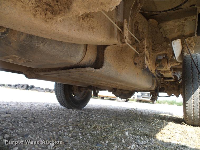 image for item DD8393 2001 Chevrolet Silverado 1500 pickup truck