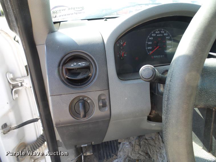 image for item DD8394 2005 Ford F150 SuperCab pickup truck