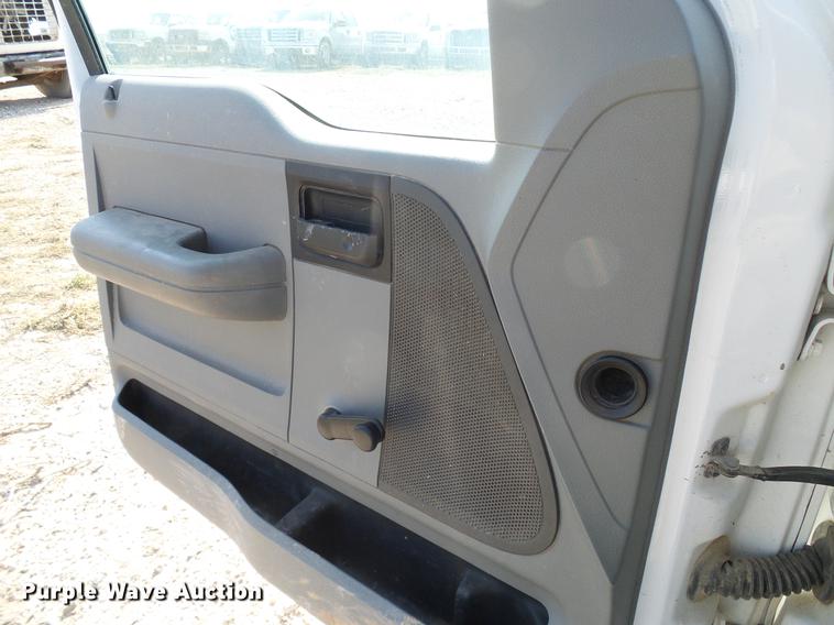 image for item DD8394 2005 Ford F150 SuperCab pickup truck