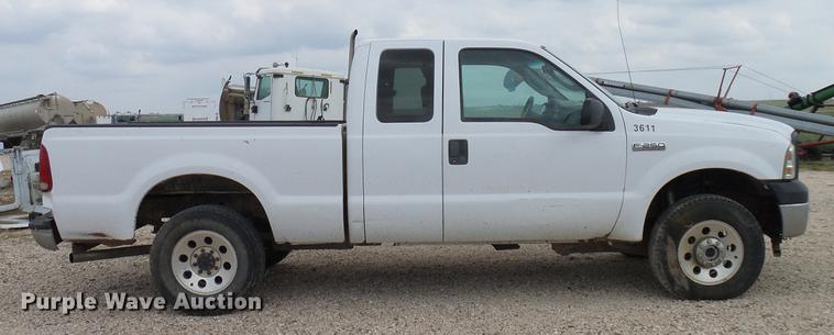 image for item DD8408 2007 Ford F250 Super Duty SuperCab pickup truck